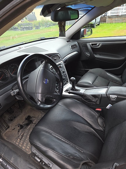 Volvo V70 3 of 3