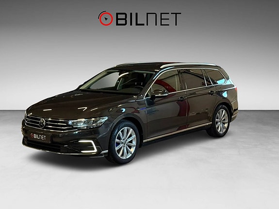 Volkswagen Passat 5 of 16