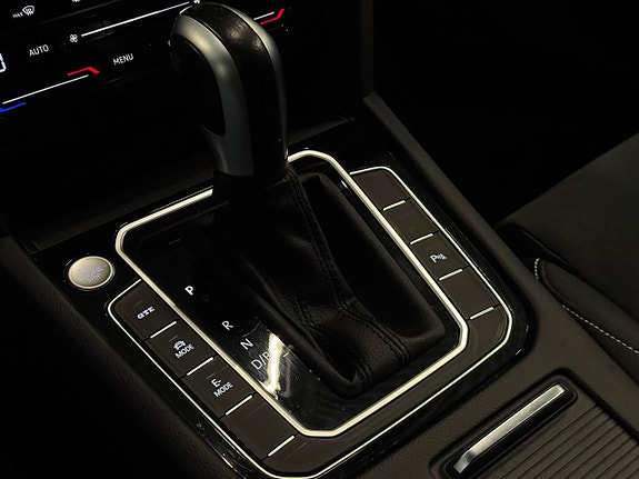 Volkswagen Passat 13 of 16