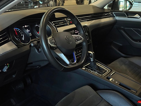 Volkswagen Passat 10 of 16