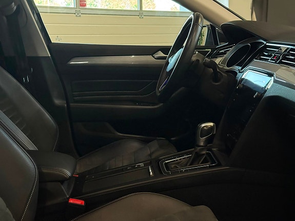 Volkswagen Passat 9 of 16