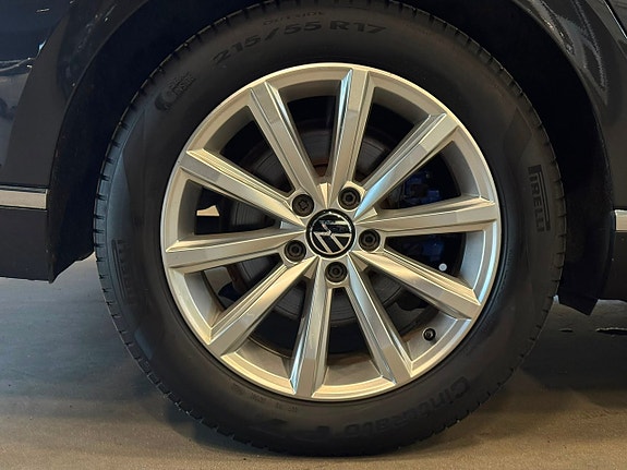 Volkswagen Passat 11 of 16