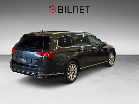 Volkswagen Passat 6 of 16