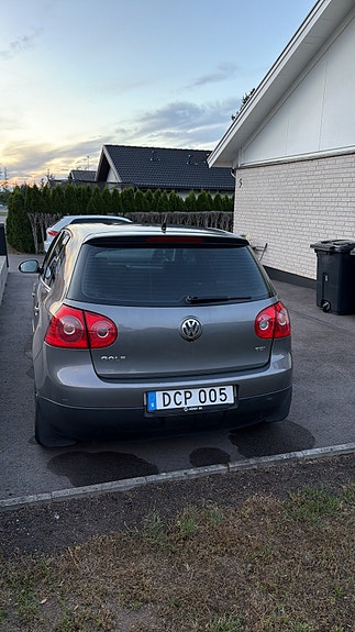Volkswagen Golf V 2 of 4