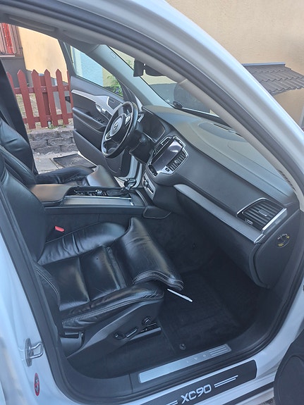 Volvo XC90 3 of 5