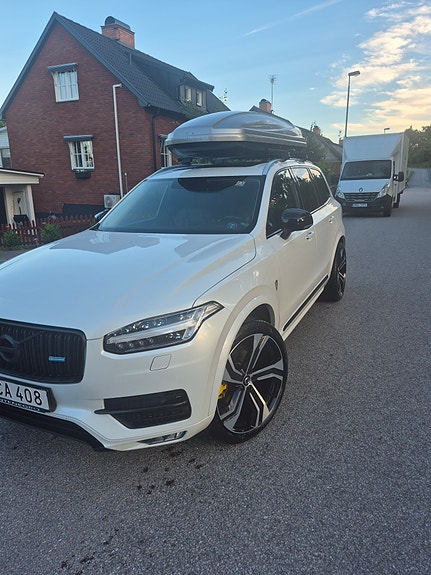 Volvo XC90 2 of 5