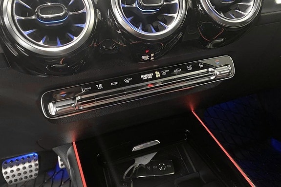 Mercedes-Benz GLB220 d 13 of 14