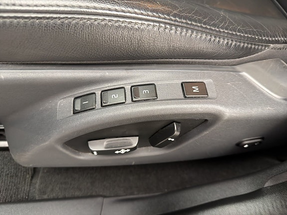 Volvo XC60 14 of 30