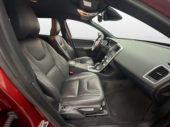 Volvo XC60 10 of 30