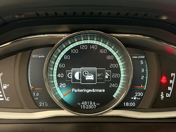 Volvo XC60 13 of 30