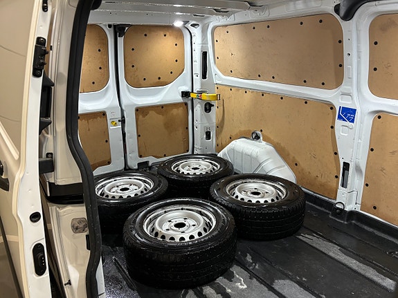 Ford Transit Custom 16 of 18