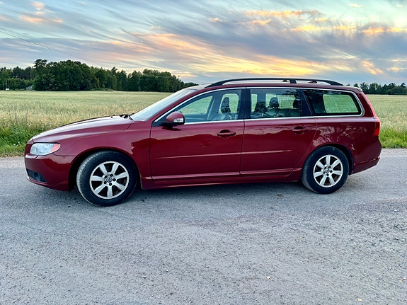Volvo V70 3 of 8