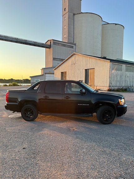 Chevrolet Avalanche 3 of 5