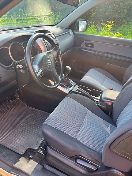 Suzuki Grand Vitara 4 of 7