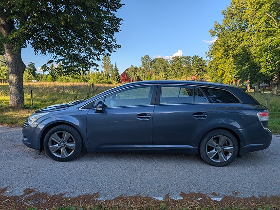 Toyota Avensis 4 of 5