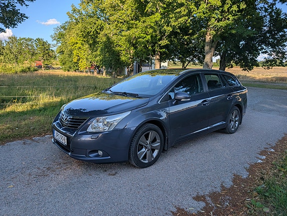 Toyota Avensis 3 of 5