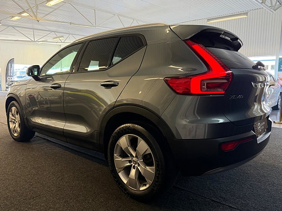 Volvo XC40 4 of 5