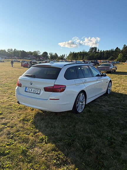 BMW 520d 2 of 5