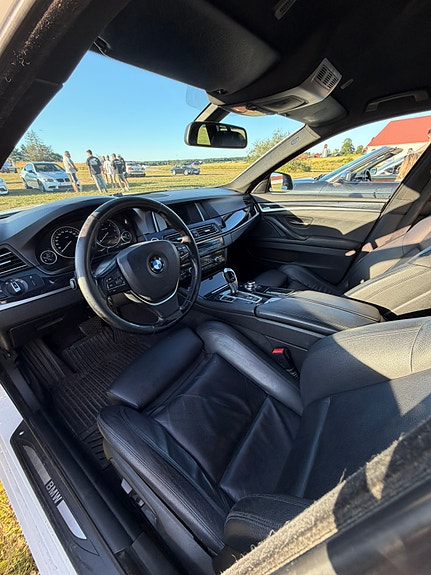 BMW 520d 4 of 5