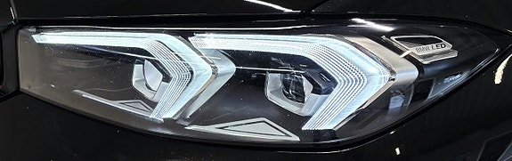 BMW 320d 2 of 5