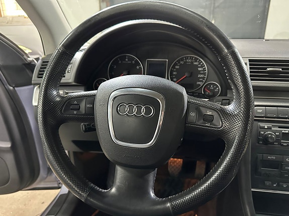 Audi A4 14 of 30