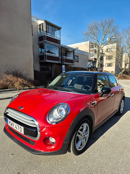 MINI Cooper 2 of 5