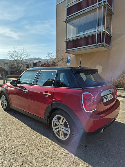MINI Cooper 4 of 5