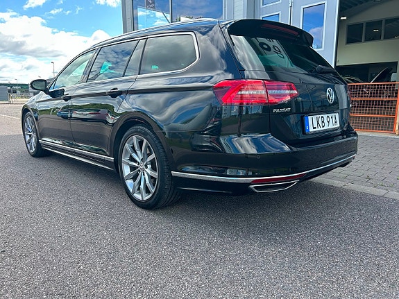 Volkswagen Passat 5 of 16