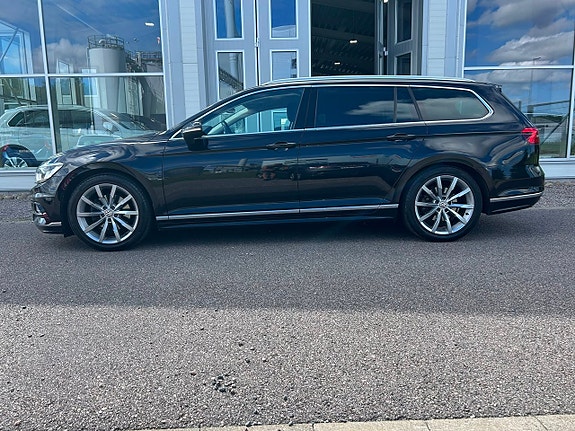 Volkswagen Passat 4 of 16