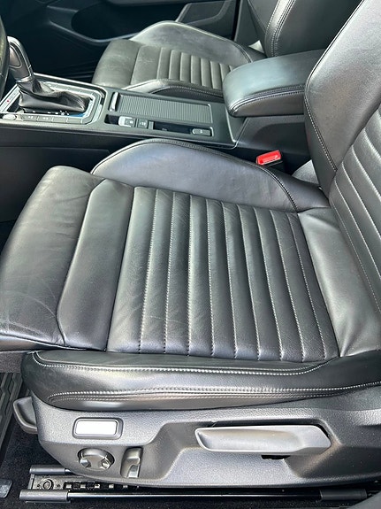Volkswagen Passat 13 of 16