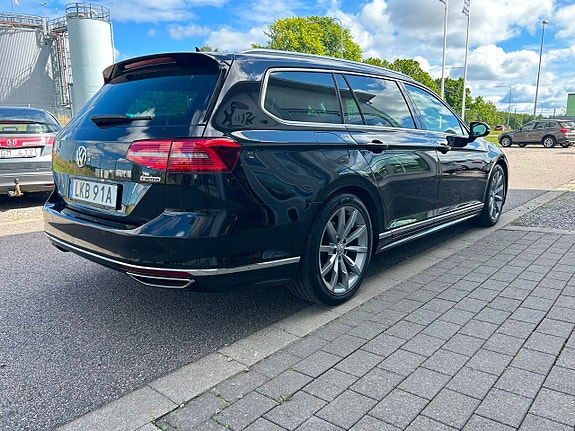 Volkswagen Passat 9 of 16