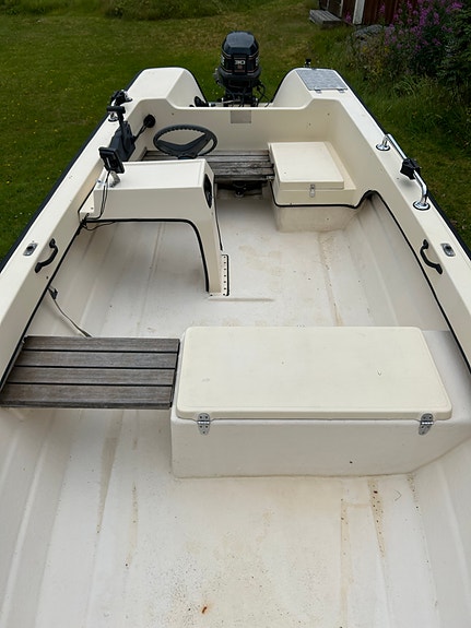 Uttern 5300, 30hk Evinrude & 30-trailer. 2 of 7
