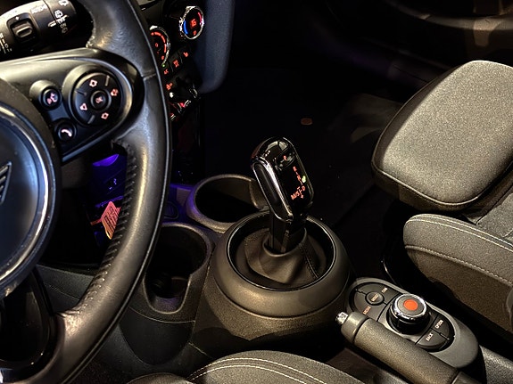 MINI Cooper S 9 of 23