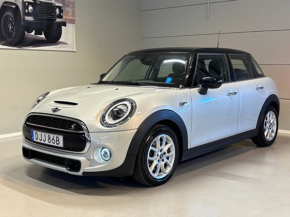 MINI Cooper S 5 of 5