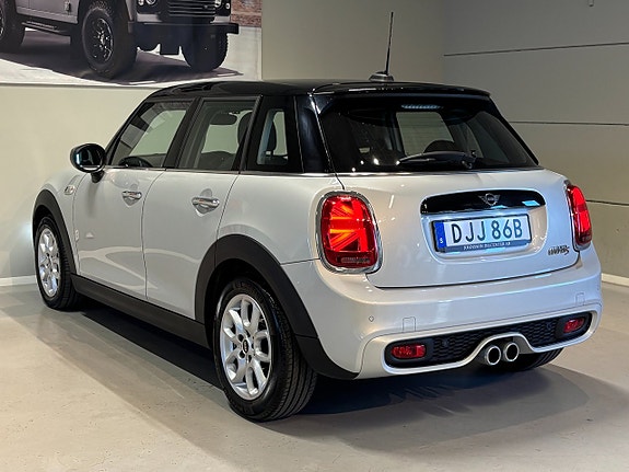 MINI Cooper S 19 of 23