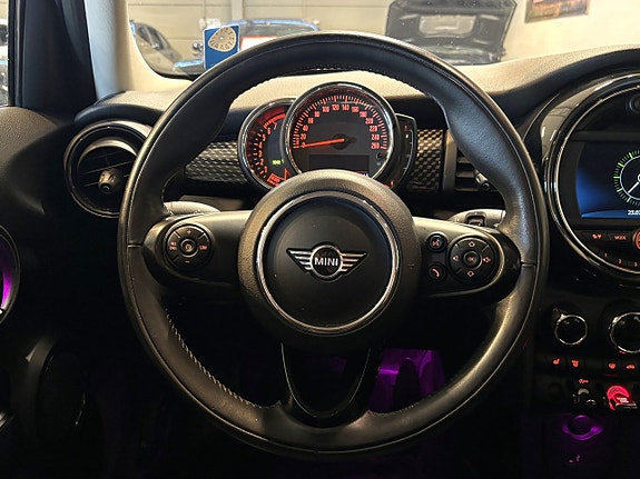 MINI Cooper S 11 of 23