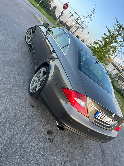 Mercedes-Benz CLS350 5 of 5