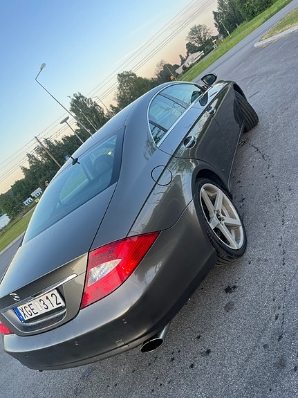Mercedes-Benz CLS350 4 of 5