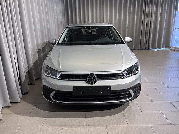 Volkswagen Polo 2 of 5