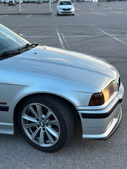 BMW 323Ti 4 of 5