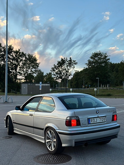 BMW 323Ti 3 of 5