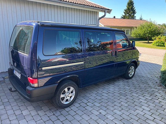 Volkswagen Transporter Multivan Caravelle 2 of 25