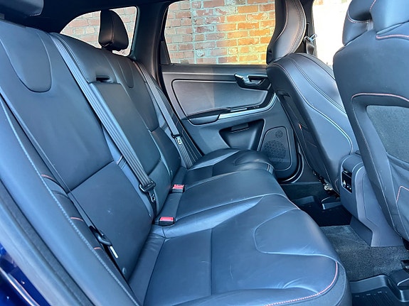 Volvo XC60 14 of 23