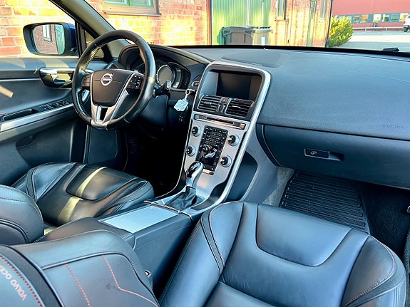 Volvo XC60 12 of 23