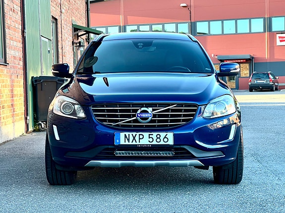Volvo XC60 2 of 23