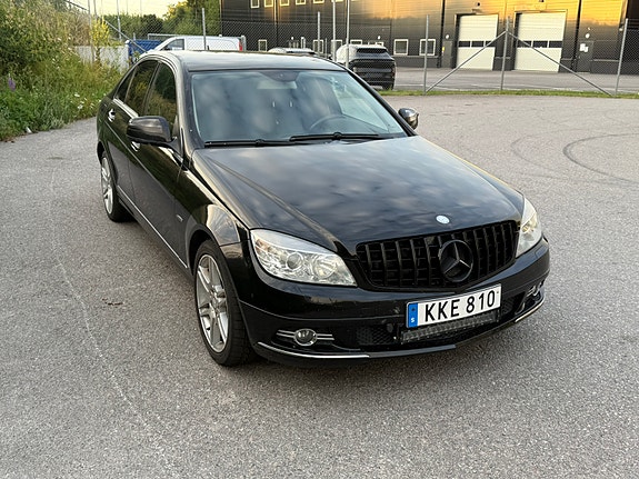 Mercedes-Benz C220 2 of 5
