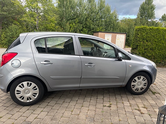 Opel Corsa 2 of 5