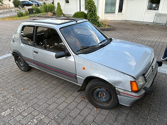 Peugeot 205 4 of 5