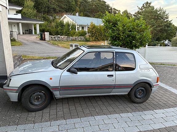 Peugeot 205 2 of 5