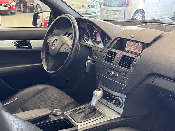 Mercedes-Benz C180 19 of 27